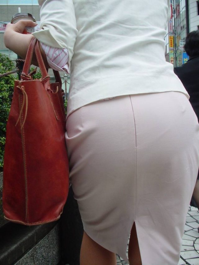 OLやお姉さんのタイトスカートお尻がエッチな素人エロ画像-156