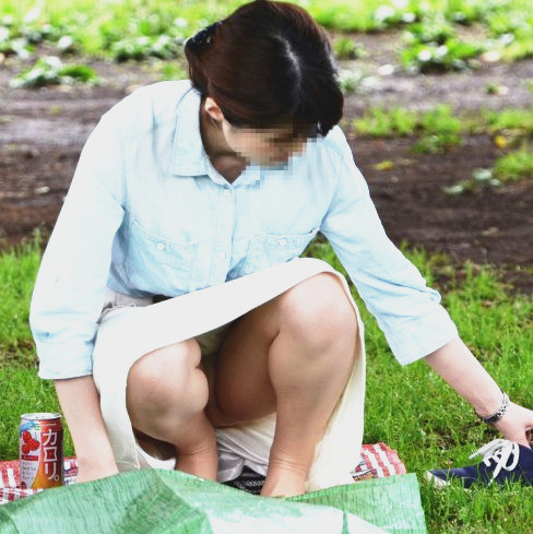 BBQやお花見で盗撮した素人エロ画像2