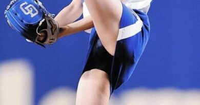岡田紗佳、ミニスカでパンモロ始球式！股間がエロくてたまらんｗｗｗｗｗｗｗ