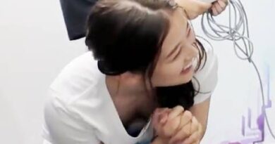 浦野芽良アナ、胸チラおっぱい谷間！乳首ギリギリがエロすぎるｗｗｗｗｗ【GIF動画】