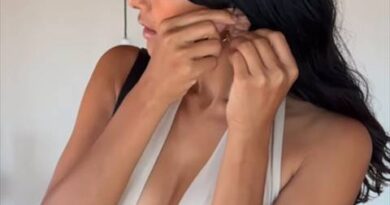 ローラ、おっぱいほぼ見せ！露出した谷間がエロくてたまらんｗｗｗｗｗｗｗ